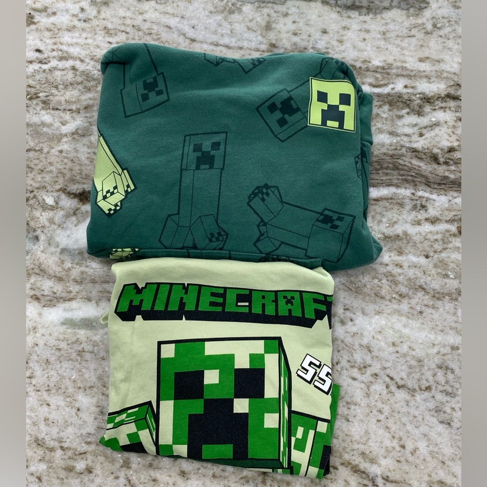Set of 2 Minecraft Creeper Green Kids shirt and hoodie both size medium 8